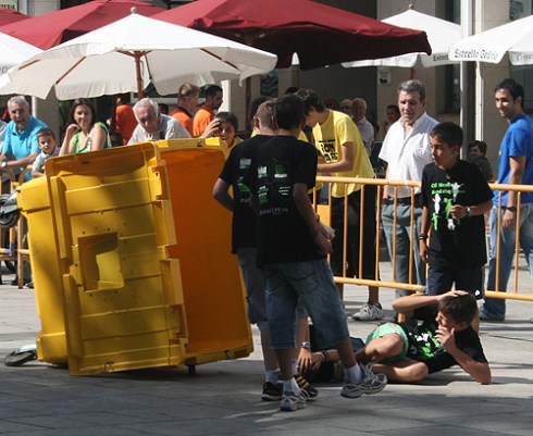 E algún sempre sae mal parado